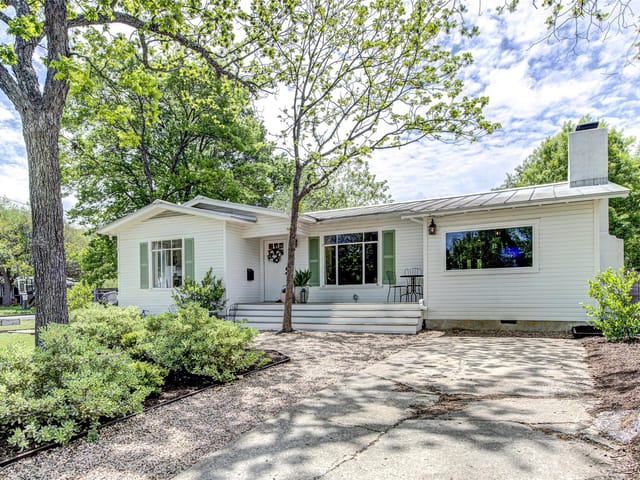 2601 Geraghty Ave