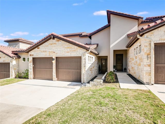 2601 N Quinlan Park Rd Unit #203