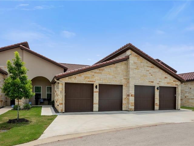 2601 N Quinlan Park Rd Unit #303