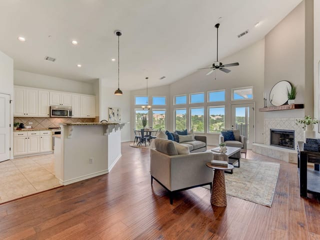 2601 N Quinlan Park Rd Unit #402