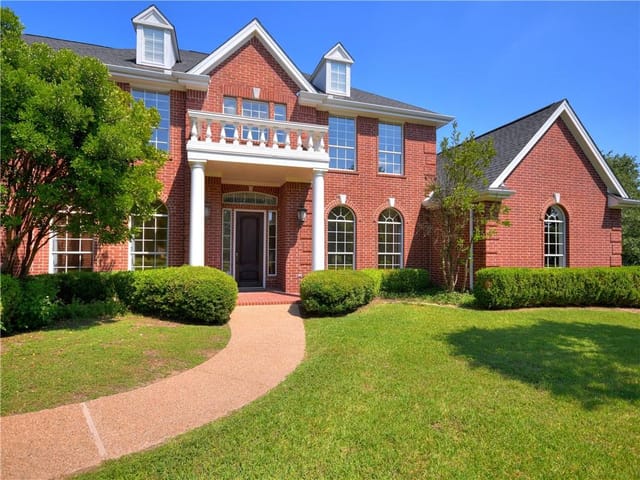 2601 Padina Dr