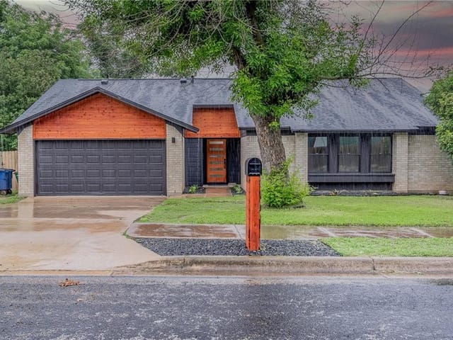 2601 Roehampton Dr