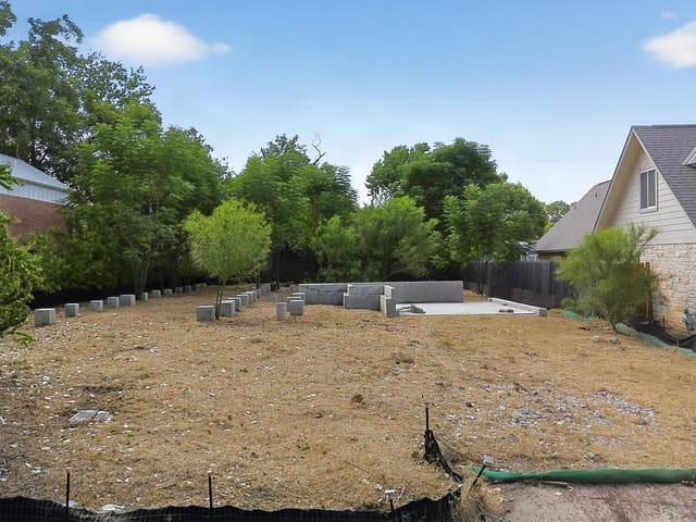 2602 Little John LN