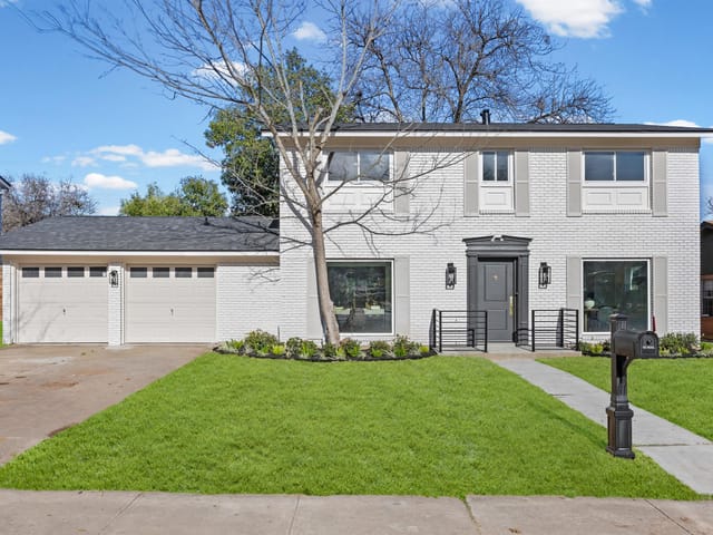 2602 Loyola LN