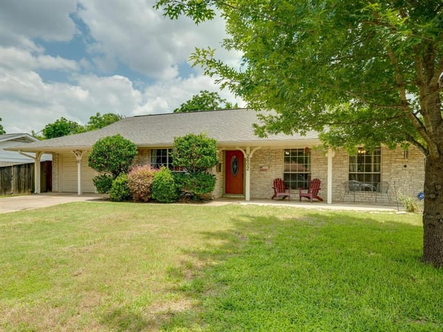 2602 Pinewood Ter