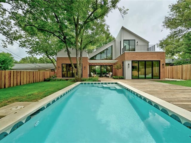 2604 Little John LN