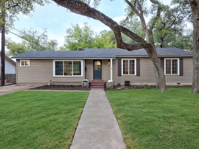 2604 W 49 1/2 ST
