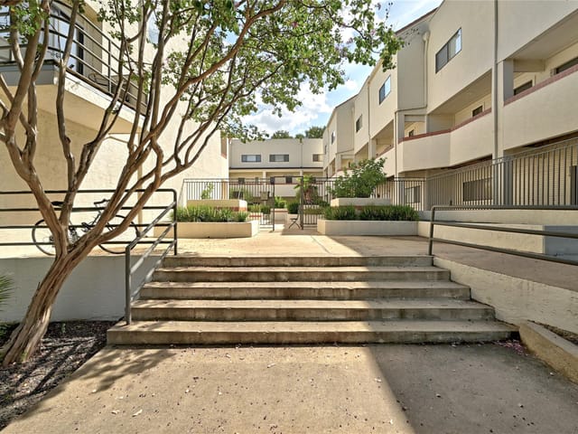 2605 Enfield RD Unit #111
