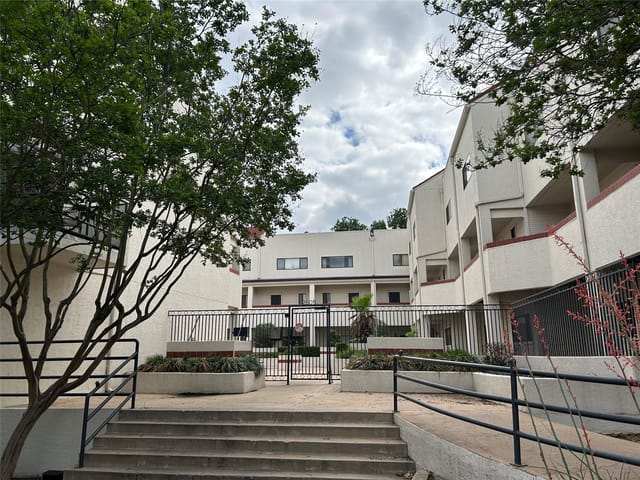 2605 Enfield RD Unit #212