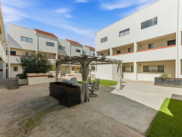 2605 Enfield Rd Unit #218