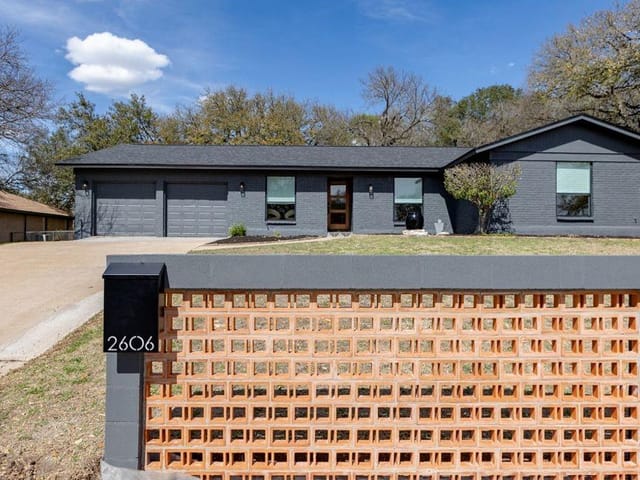 2606 Harrowden Dr