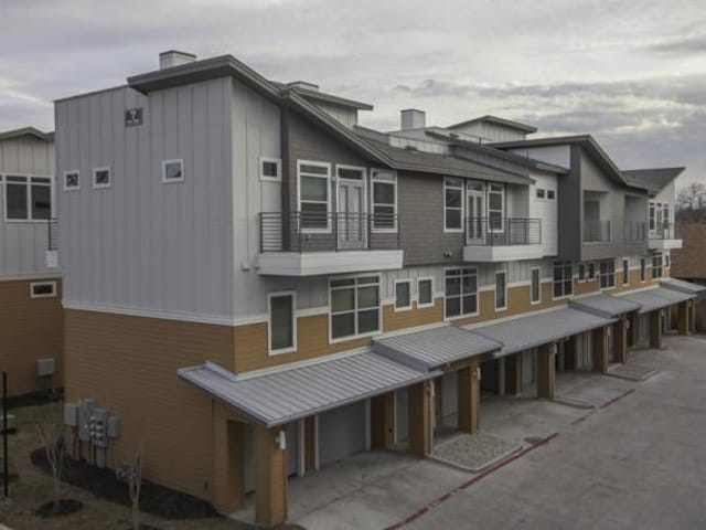 2606 Wilson ST Unit #201