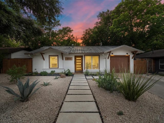 2608 East Side DR