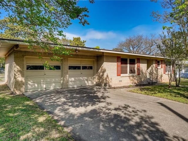 2608 Twin Oaks Dr