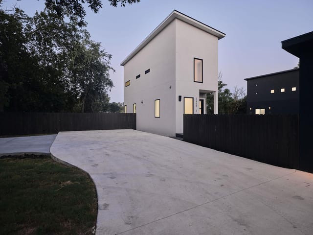 2609 Davis LN Unit #2