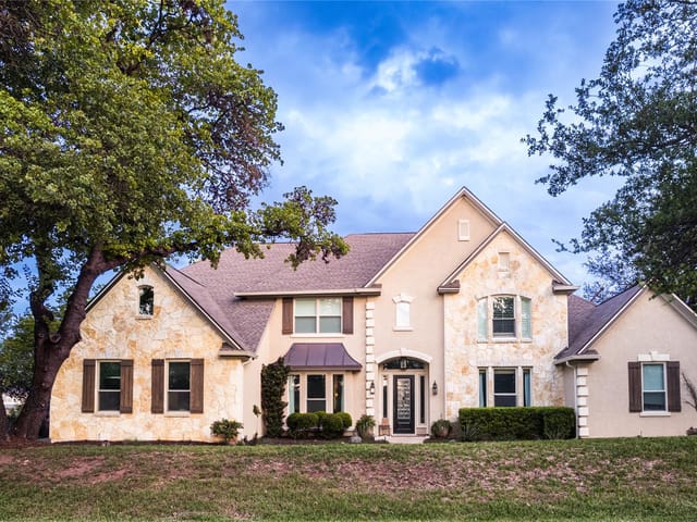 2611 Demona Dr