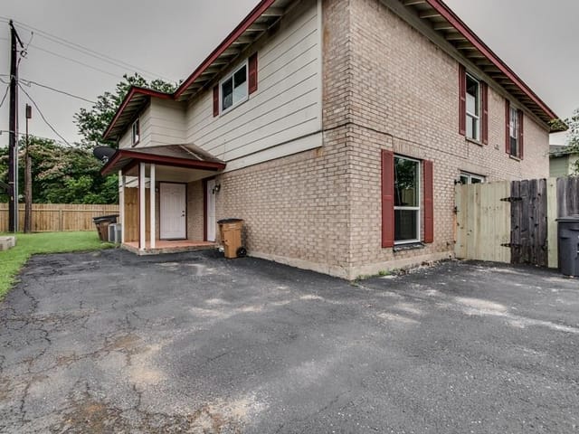 2611 Ektom DR Unit #B