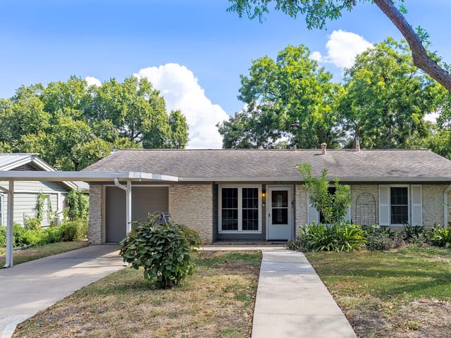 2611 Sherwood Ln