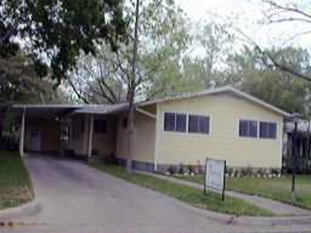 2612 W 49 1/2 ST