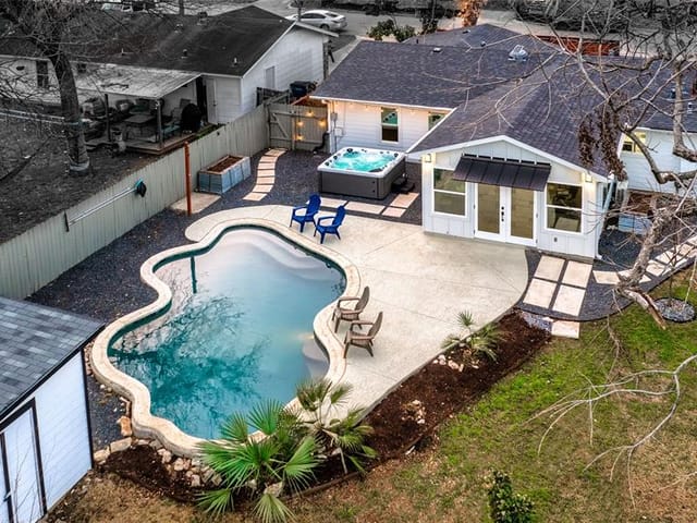 2613 Sherwood Ln