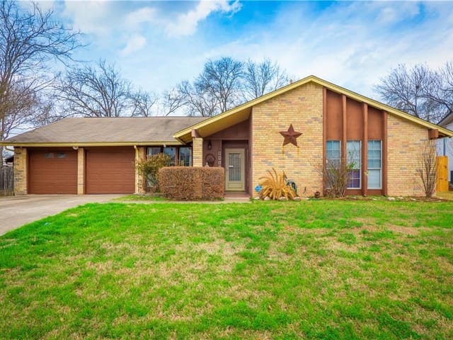 2614 McGregor Dr