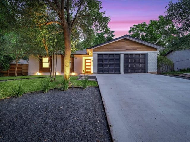 2615 Aldford Dr