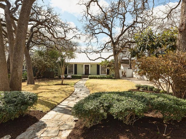 2615 Bridle Path
