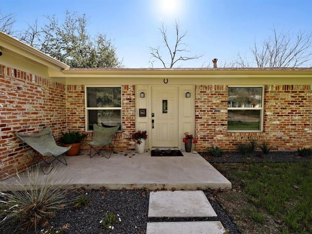 2615 Carnarvon Ln