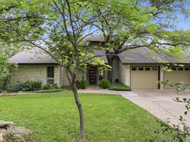 2615 Deerfoot TRL