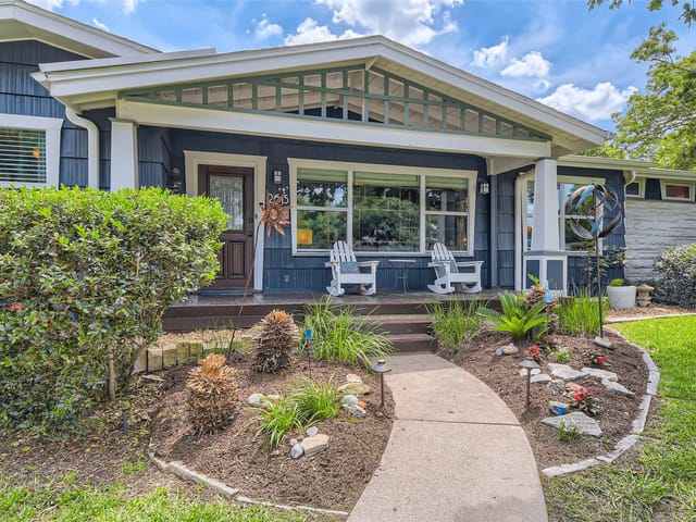 2615 W 48th St