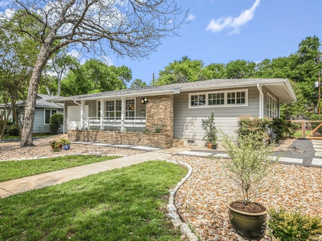 2616 W 49th St