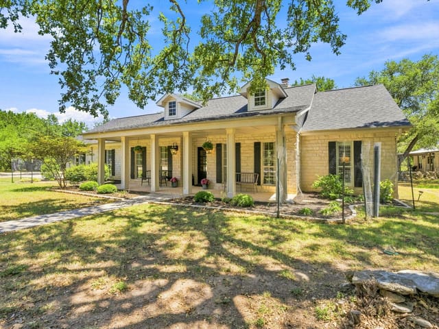 262 E Ridgewood RD