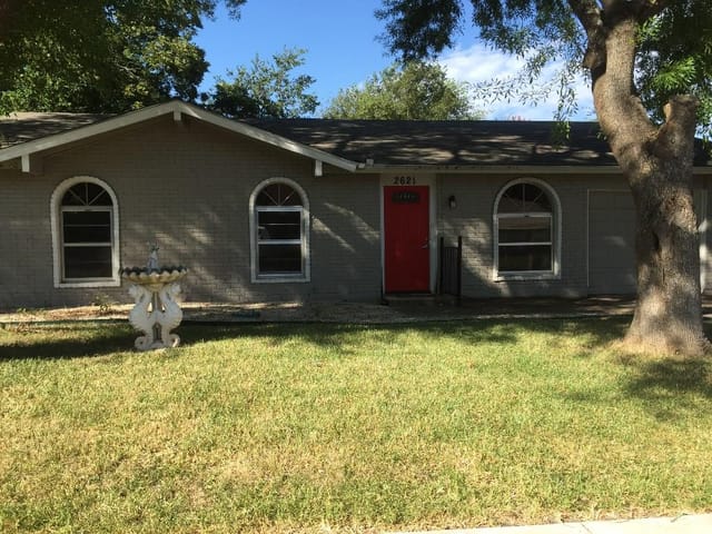 2621 Carlow Dr