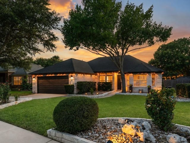 2621 Goldfinch DR
