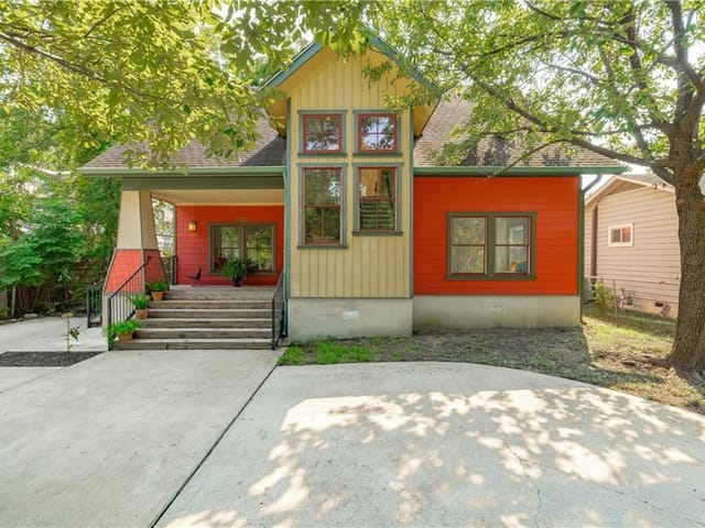 2627 W 49th St