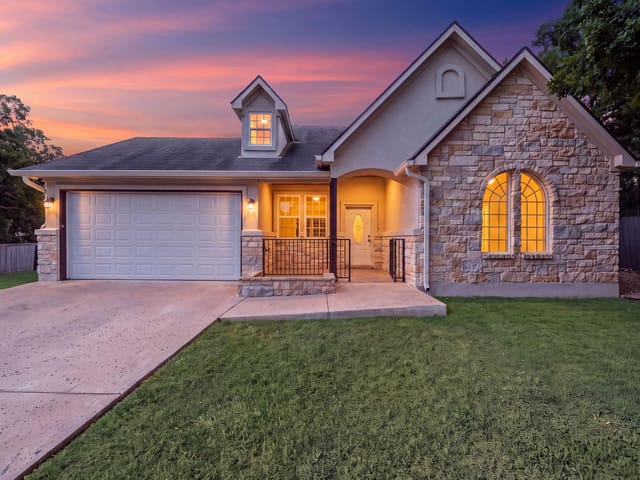 263 Indian Oak DR