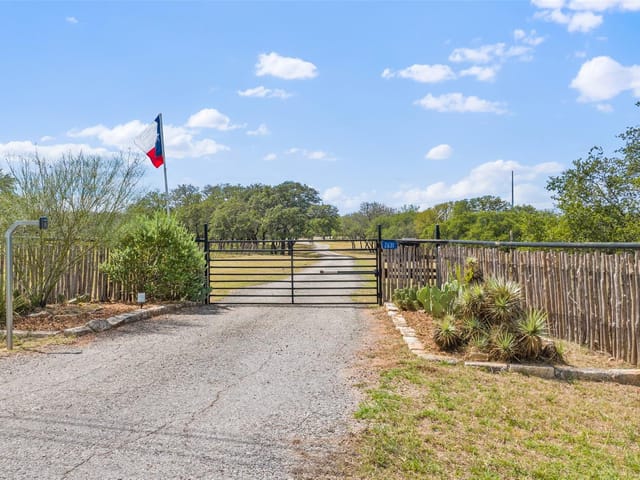 2631 N US 281 Hwy
