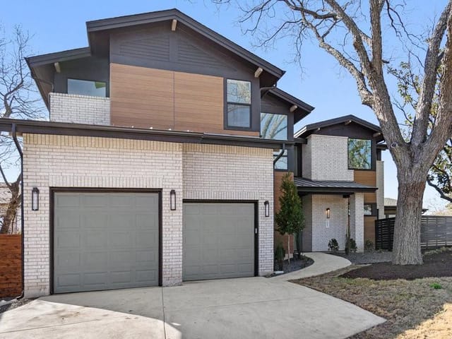 2645 W 45th St