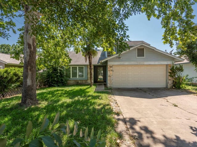 2656 Piping Rock TRL
