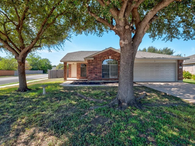 2666 Bradley LN