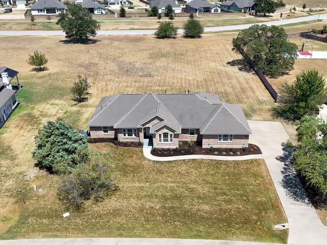 268 Chisholm TRL