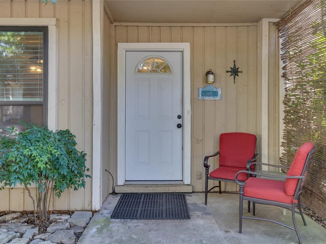 27 Marina Cir