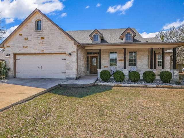 27 Whispering Valley Dr
