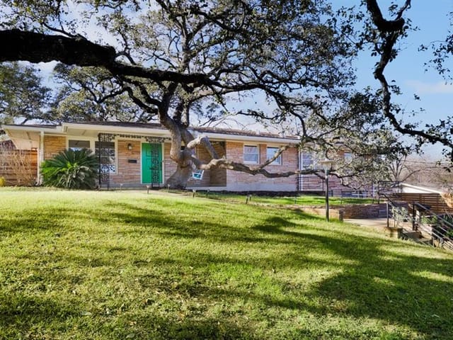 2700 Pegram Ave