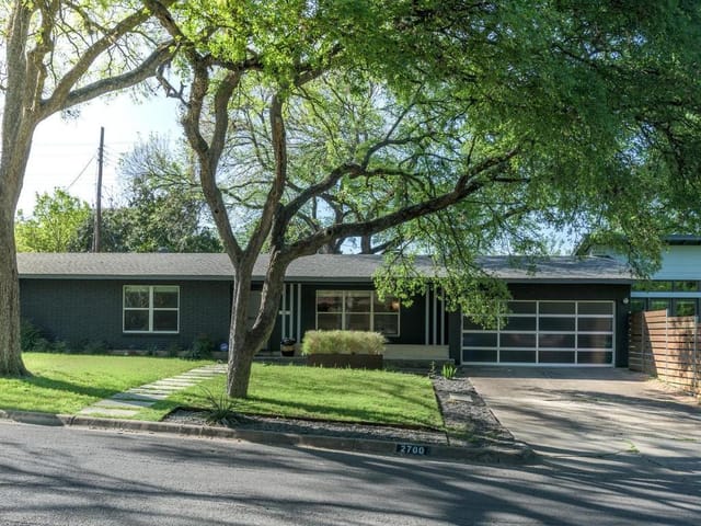 2700 Rae Dell Ave