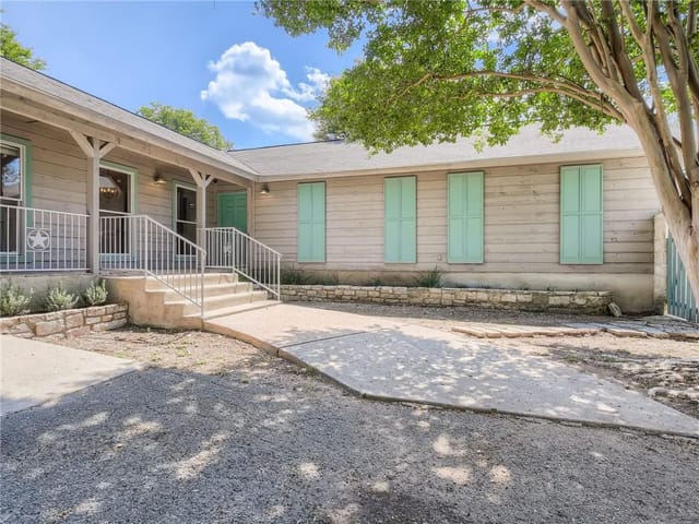 2701 Del Rio Dr