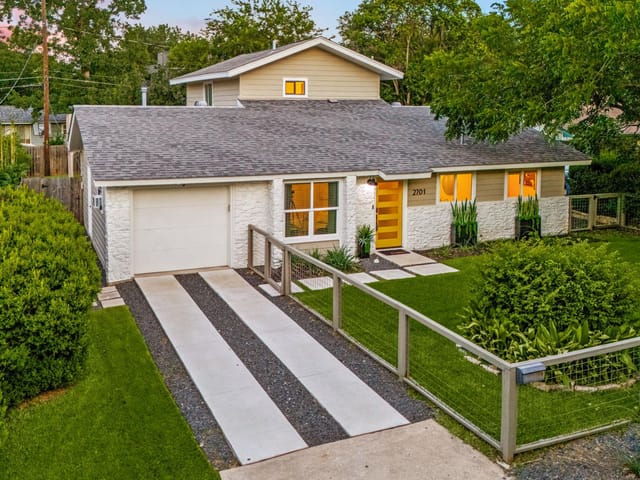 2701 Friar Tuck LN