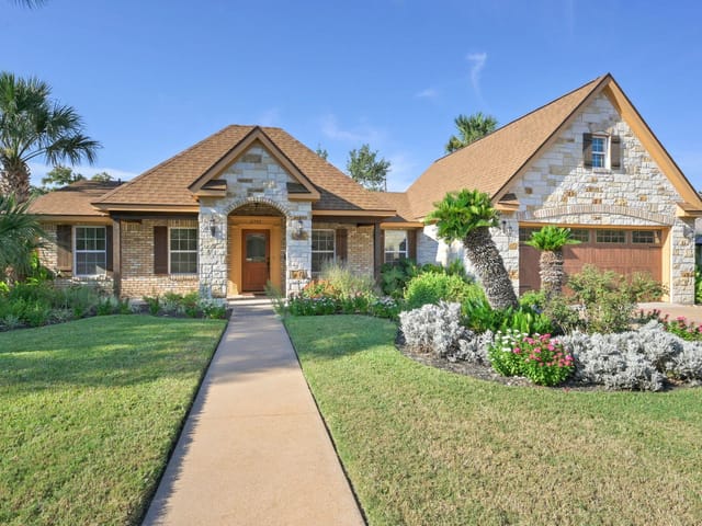 2701 Pinewood Ter
