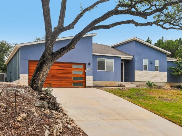 2701 Warren CV