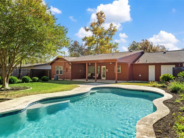 2702 Park View Dr